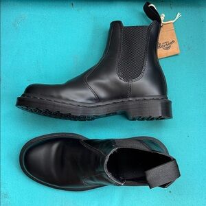 Dr. Martens 2976 Mono Chelsea Black Leather Boots